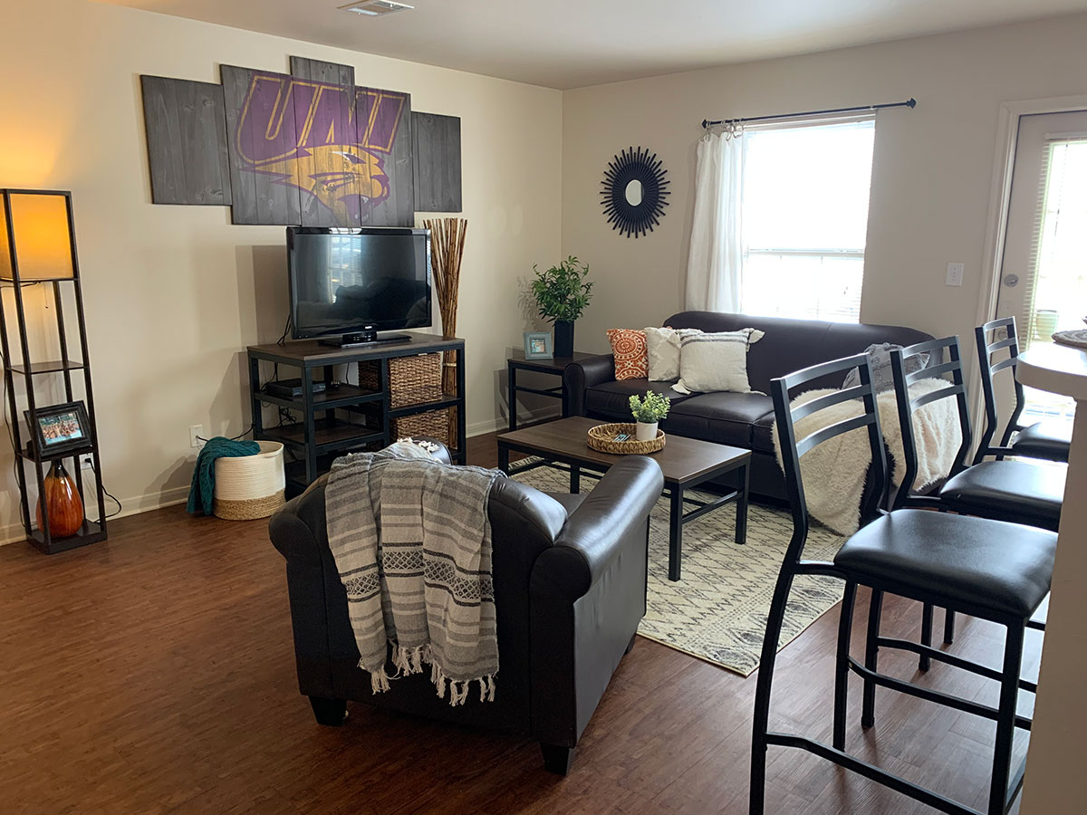 The Quarters Cedar Falls Living Room